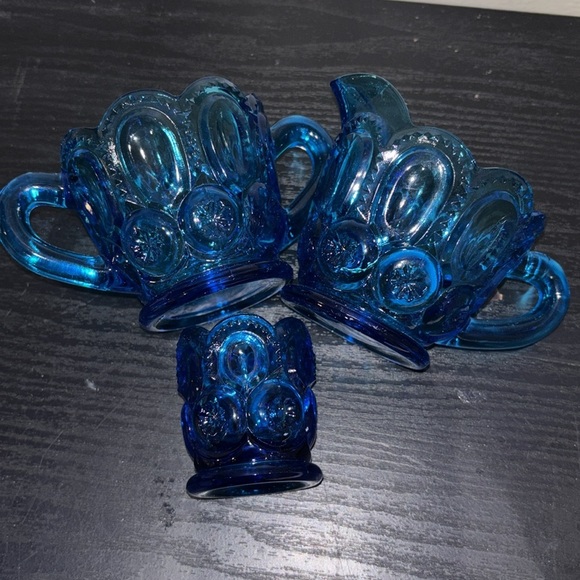 Vintage L.E.Smith Moon and Stars Blue Glass Creamer and Sugar Set - Picture 3 of 3